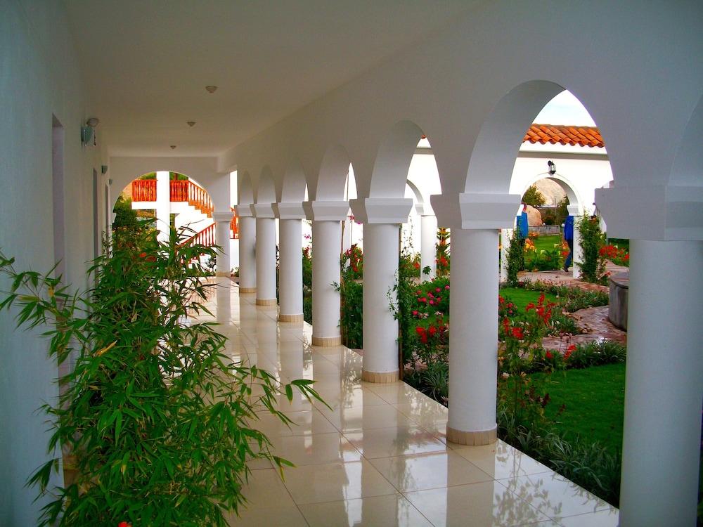 Hotel Agustos Urubamba Bagian luar foto