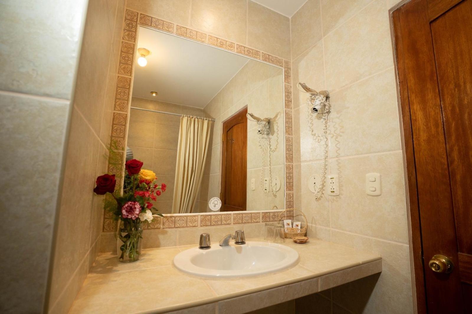 Hotel Agustos Urubamba Ruang foto