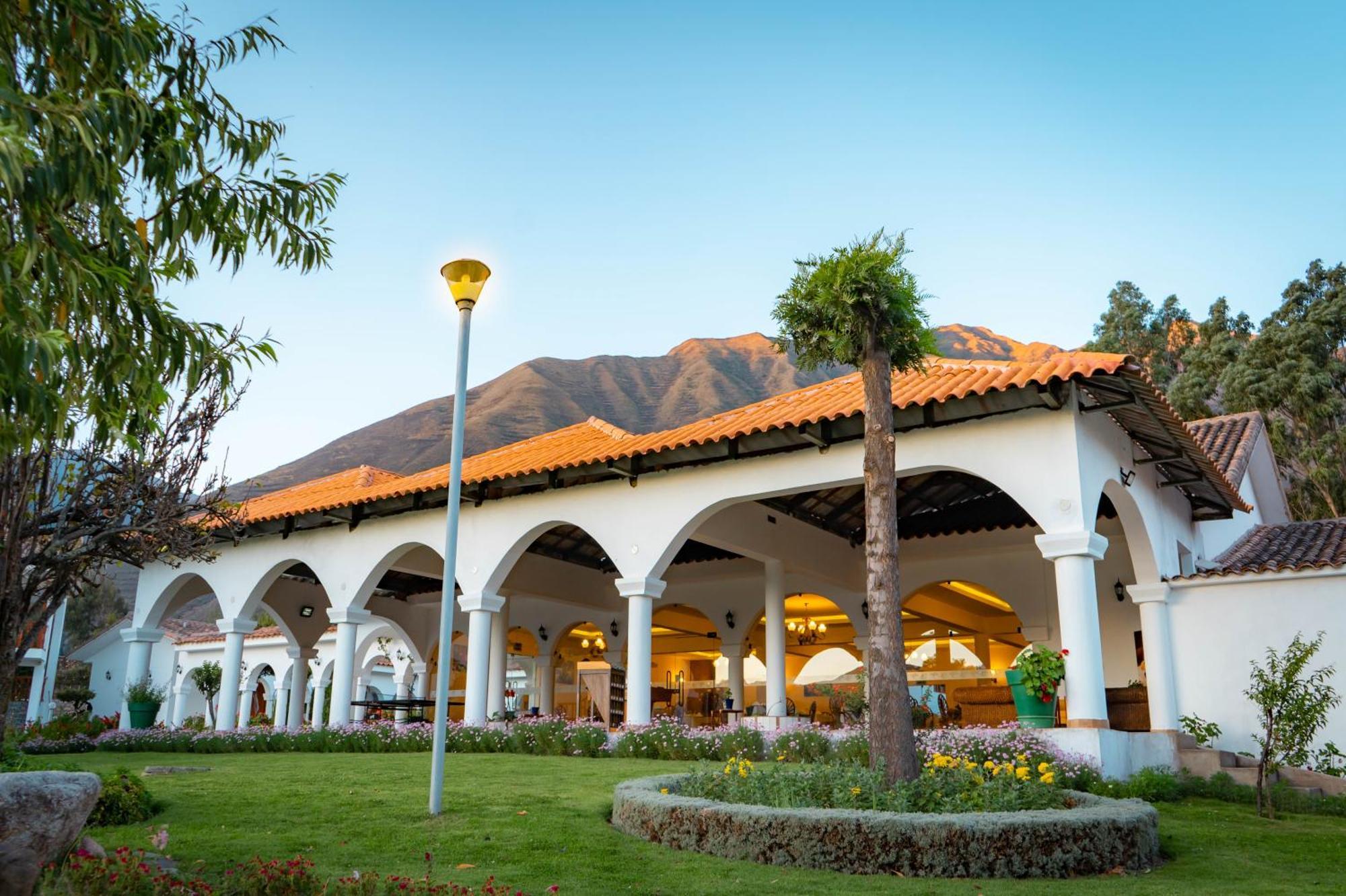 Hotel Agustos Urubamba Bagian luar foto