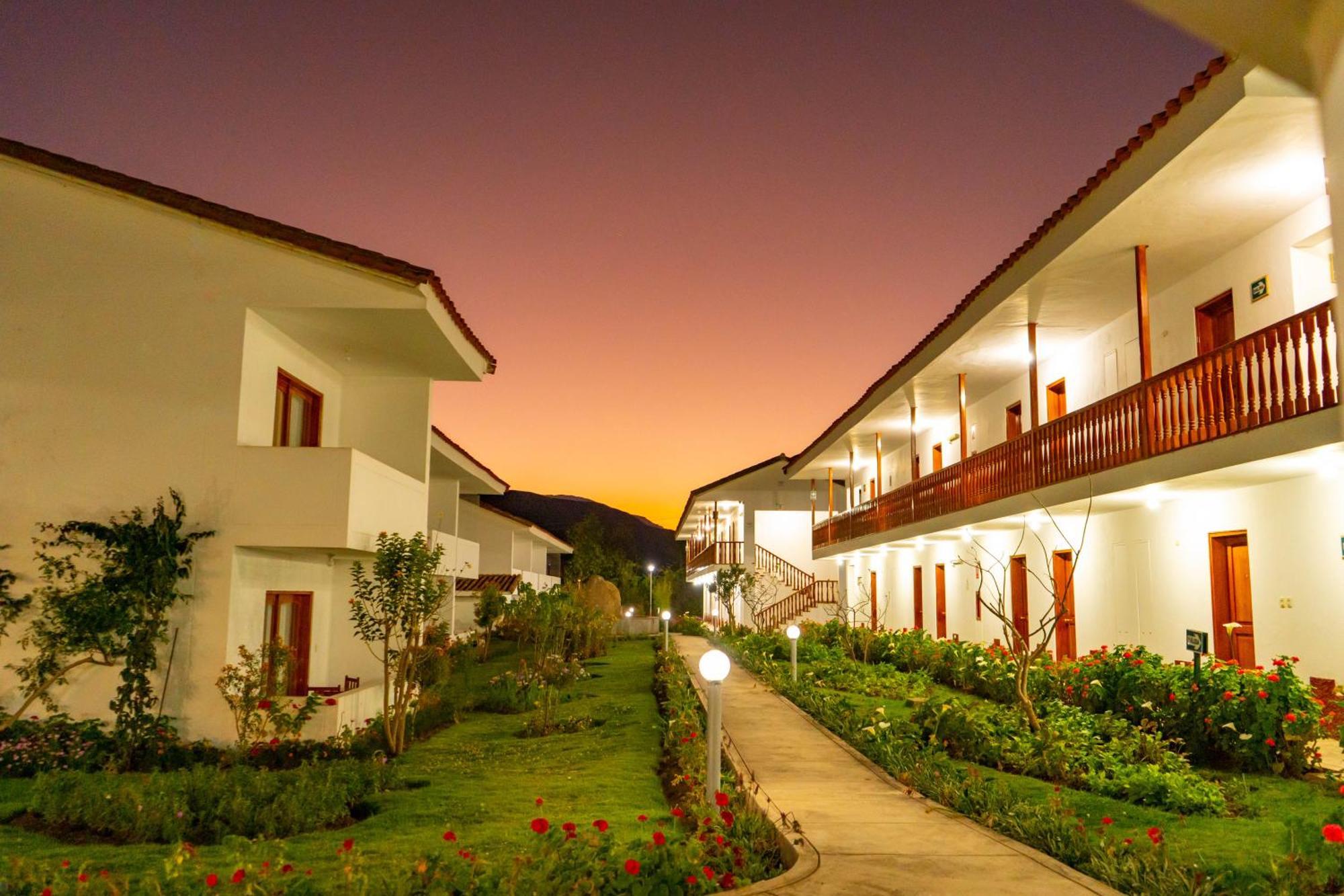 Hotel Agustos Urubamba Bagian luar foto