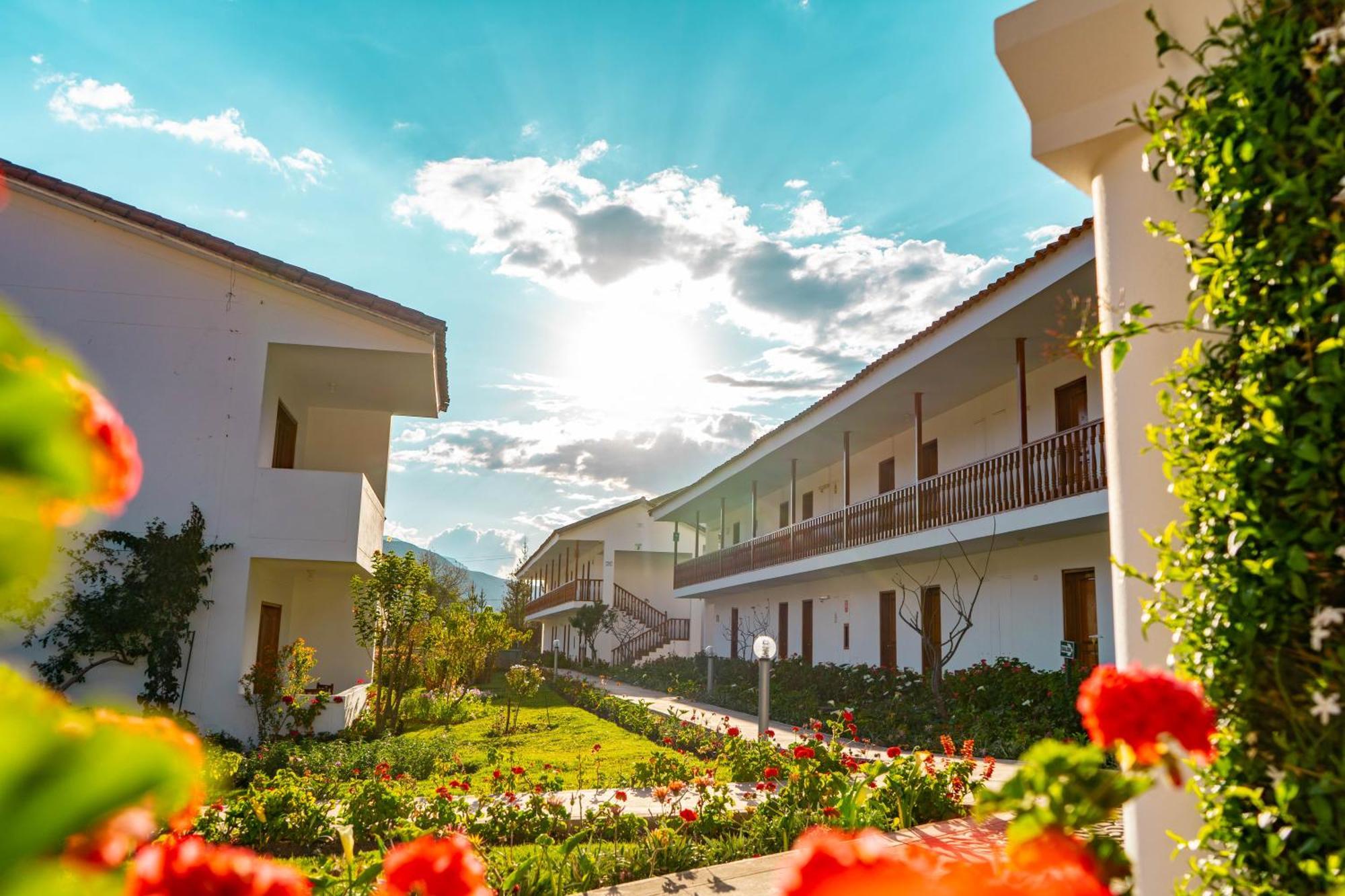 Hotel Agustos Urubamba Bagian luar foto