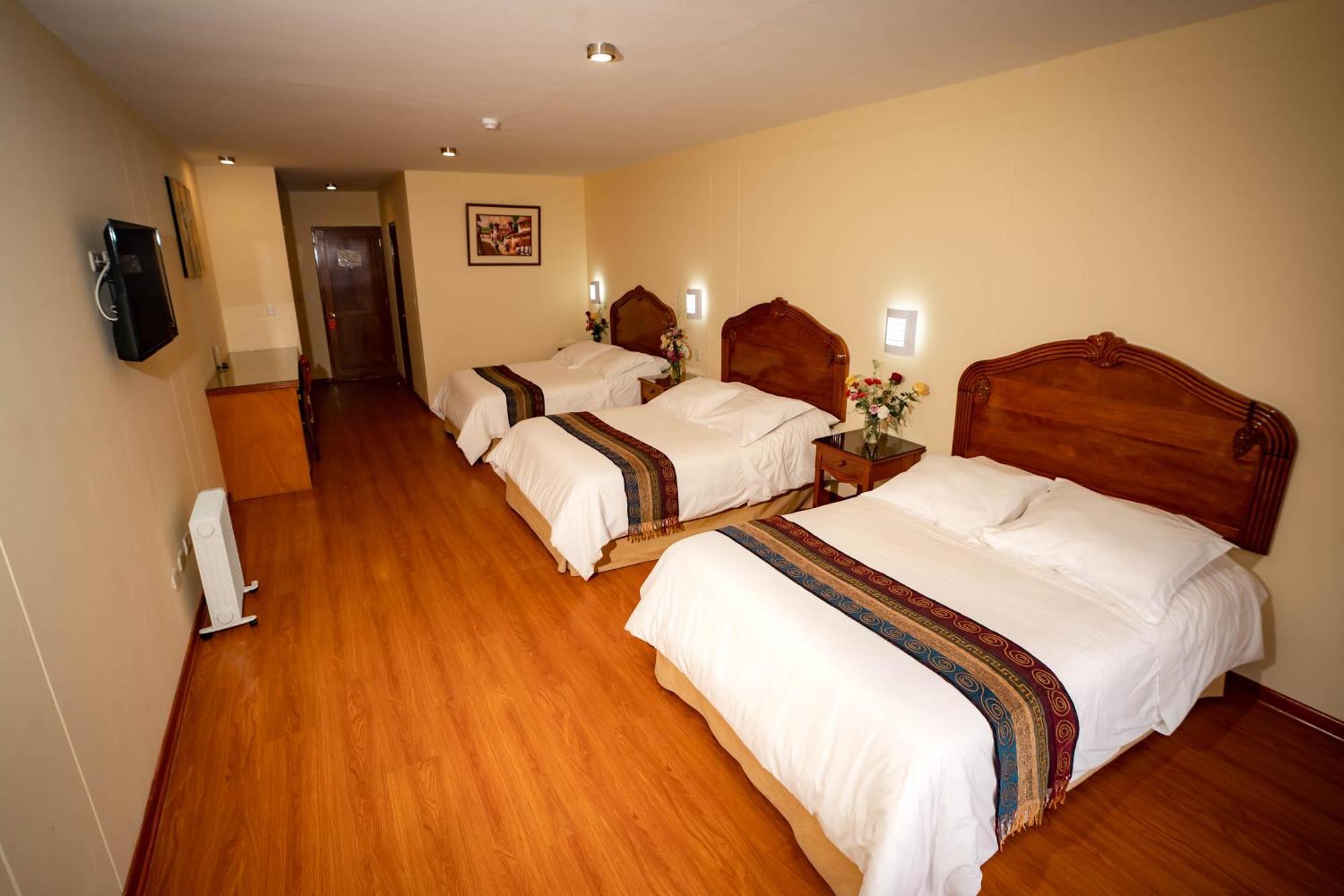 Hotel Agustos Urubamba Bagian luar foto