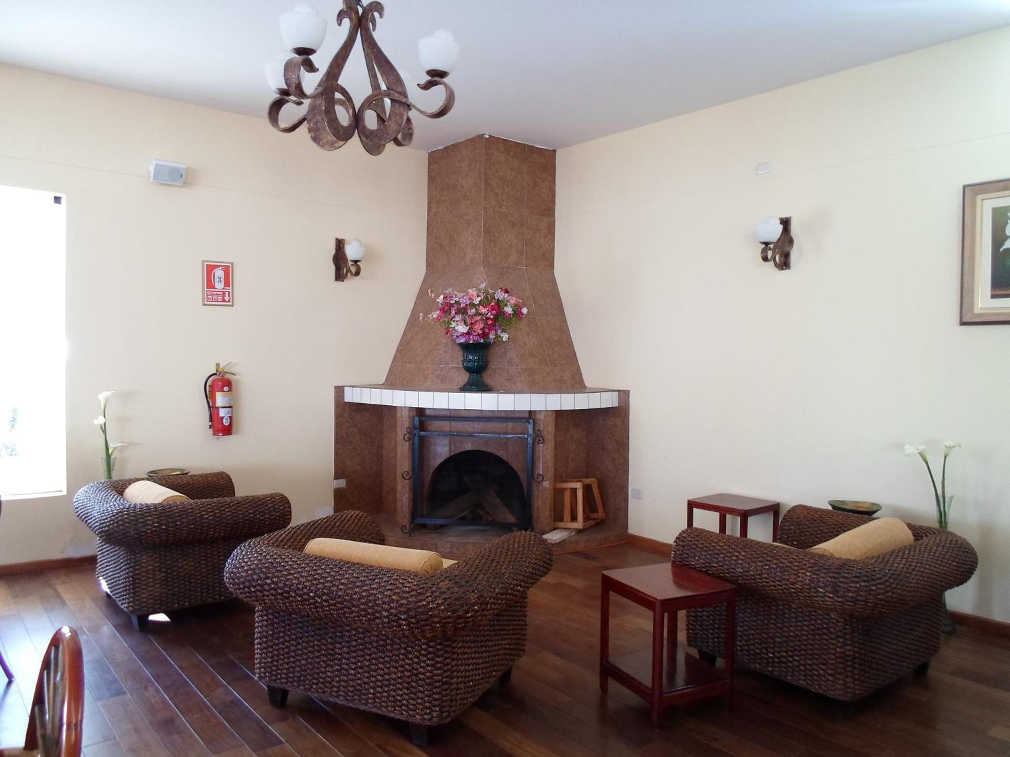 Hotel Agustos Urubamba Bagian luar foto