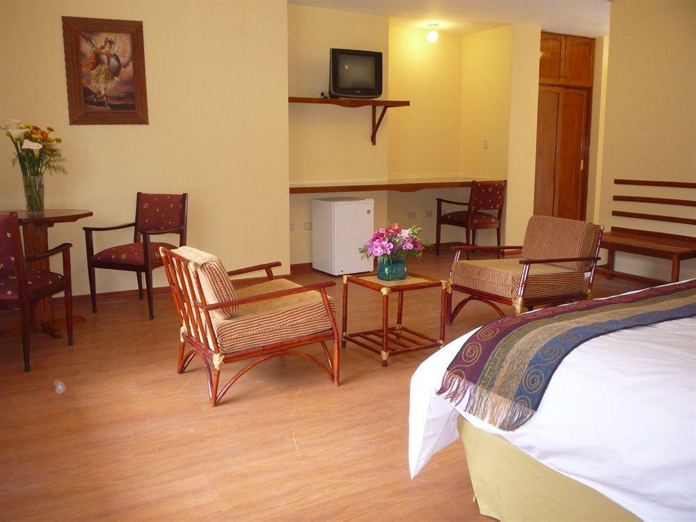 Hotel Agustos Urubamba Bagian luar foto